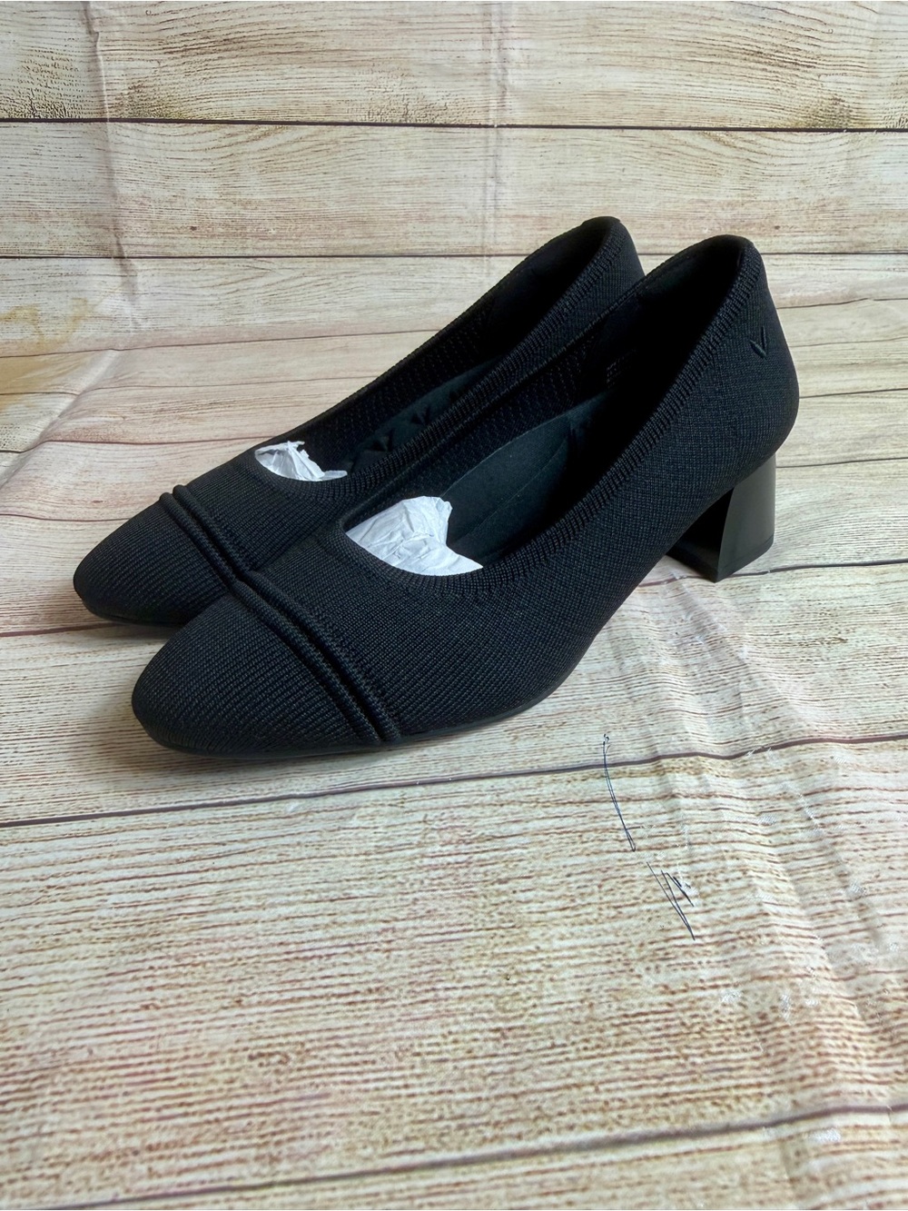 NWOT Vivaia Julie Arch Pro Almond-Toe Stress Free Chunky Heels. Size 35.5. 5.5